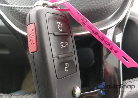 2019 Volkswagen Passat 2.0T Wolfsburg Edition z USA, uszkodzony, nr VIN 1VWLA7A30KC003930